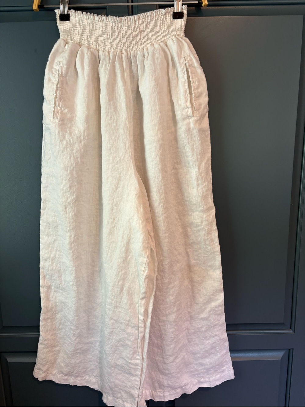Magaschoni 100% linen wide leg pants with a
Smocked waistband